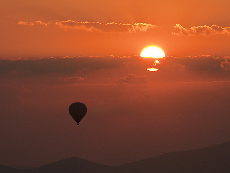 Sospesi nell'alba di Alessandro Crea